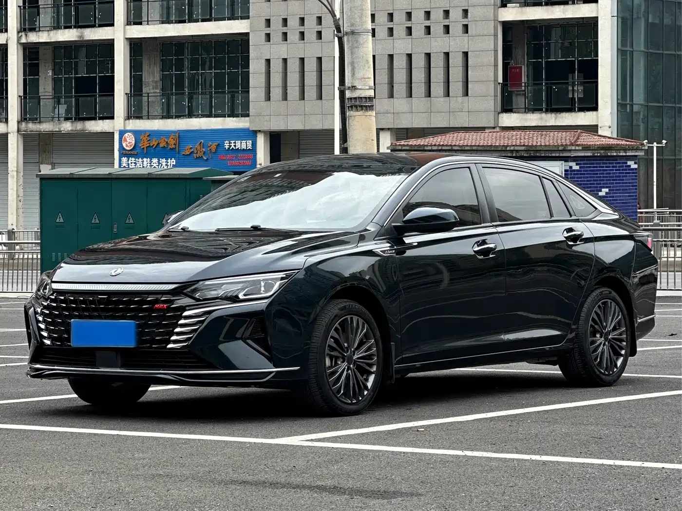 DONGFENG YI HYUN MAX