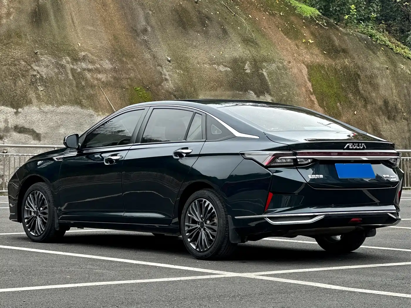 DONGFENG YI HYUN MAX