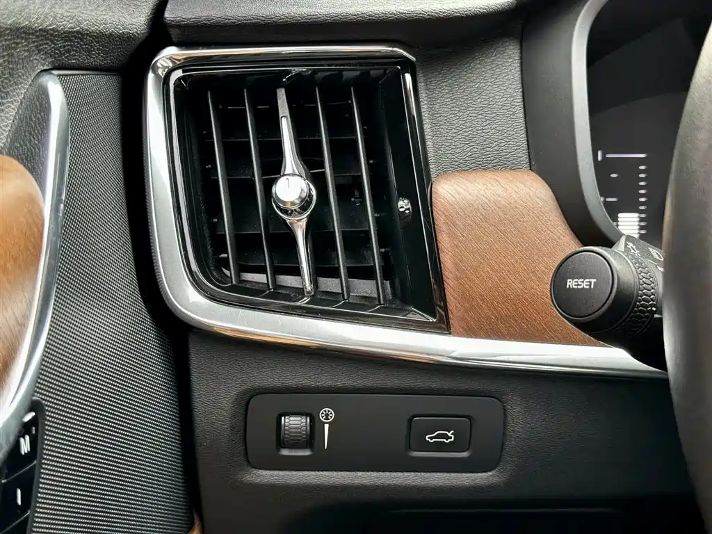 Фото 22 - Volvo S90