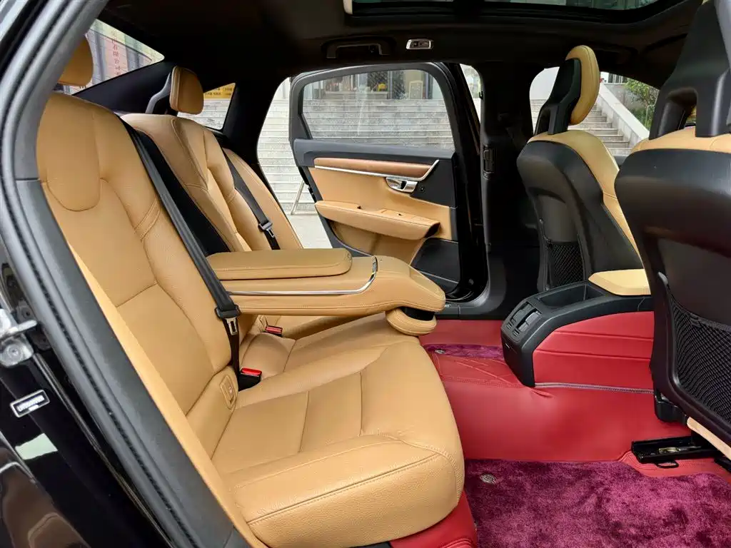 Фото 14 - Volvo S90