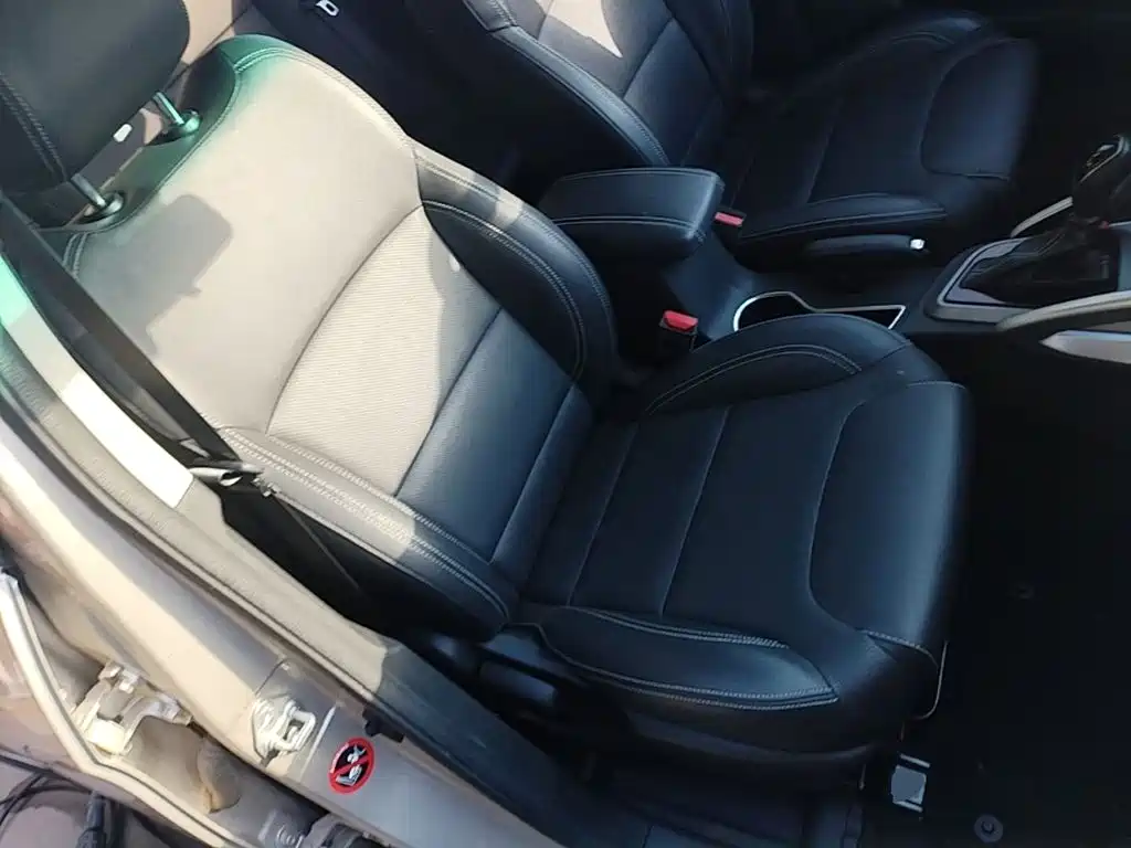 Фото 25 - Geely Vision X3