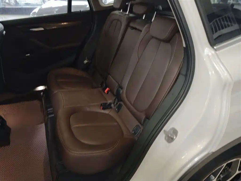 BMW X1 2018 sDrive18Li Premium Model фото 13