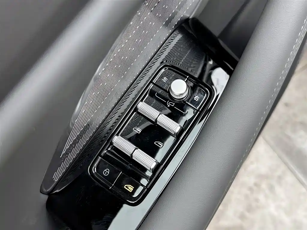 Geely Galaxy Galaxy A7 2025 EM-i 150km Explorer+ Edition фото 11