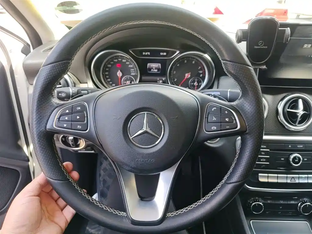 Mercedes-Benz GLA 2017 GLA 200 Dynamic фото 11