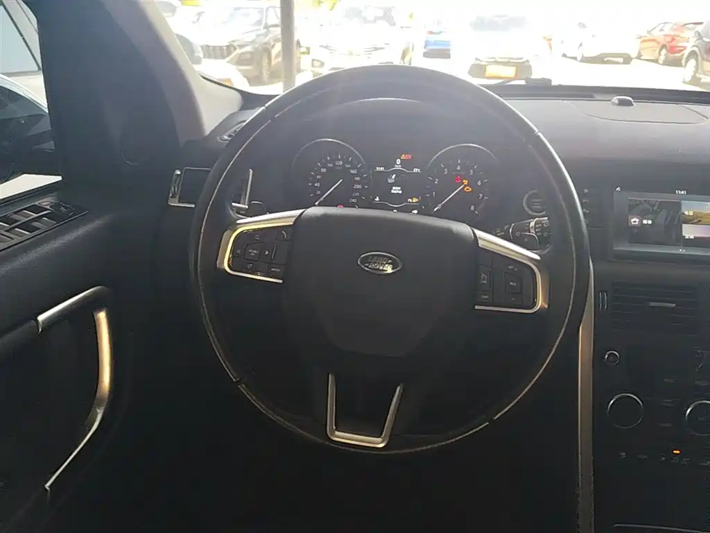 Land Rover Discovery Sport 2019 240PS SE Edition China VI фото 11