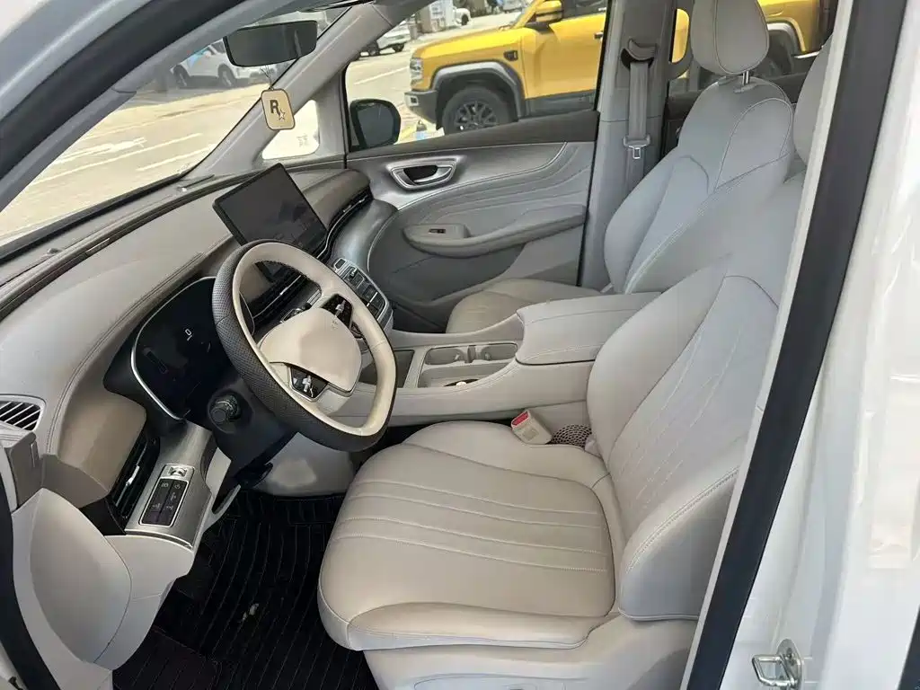 Roewe iMAX8 EV 2025 2025 Model 1.5T DMH Land Premium Edition
