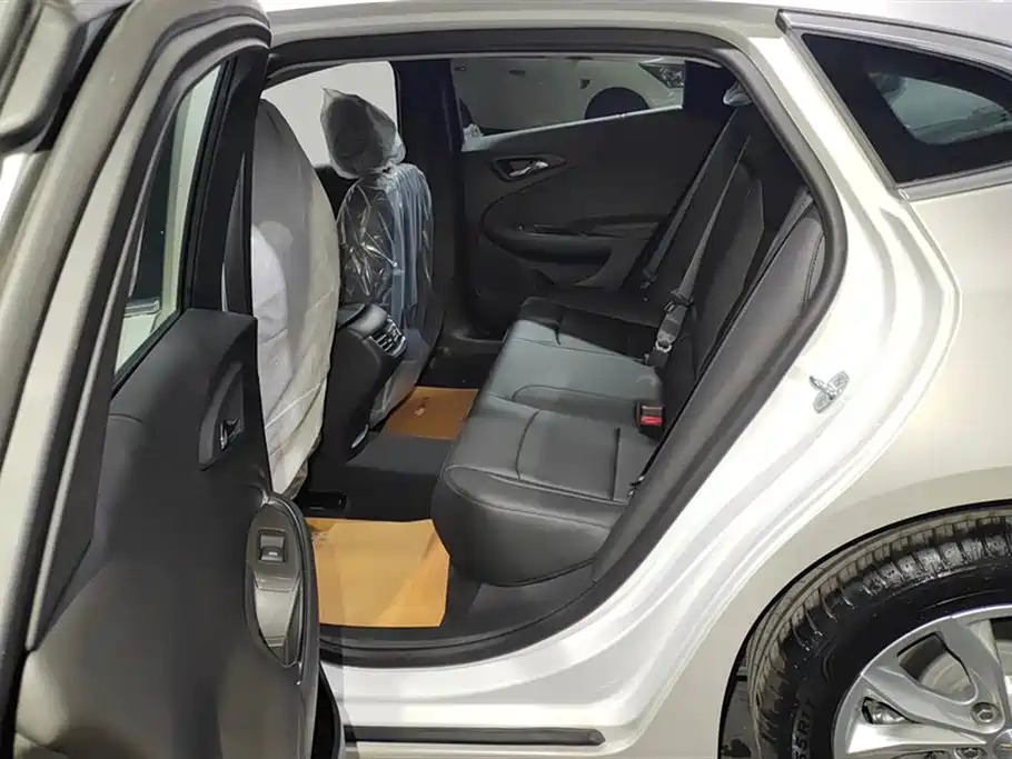 Chevrolet Malibu XL 2023 1.5T RS Edition фото 11