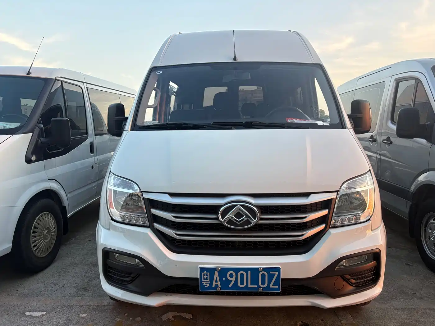 Photo 2 - SAIC Maxus Xintu V80