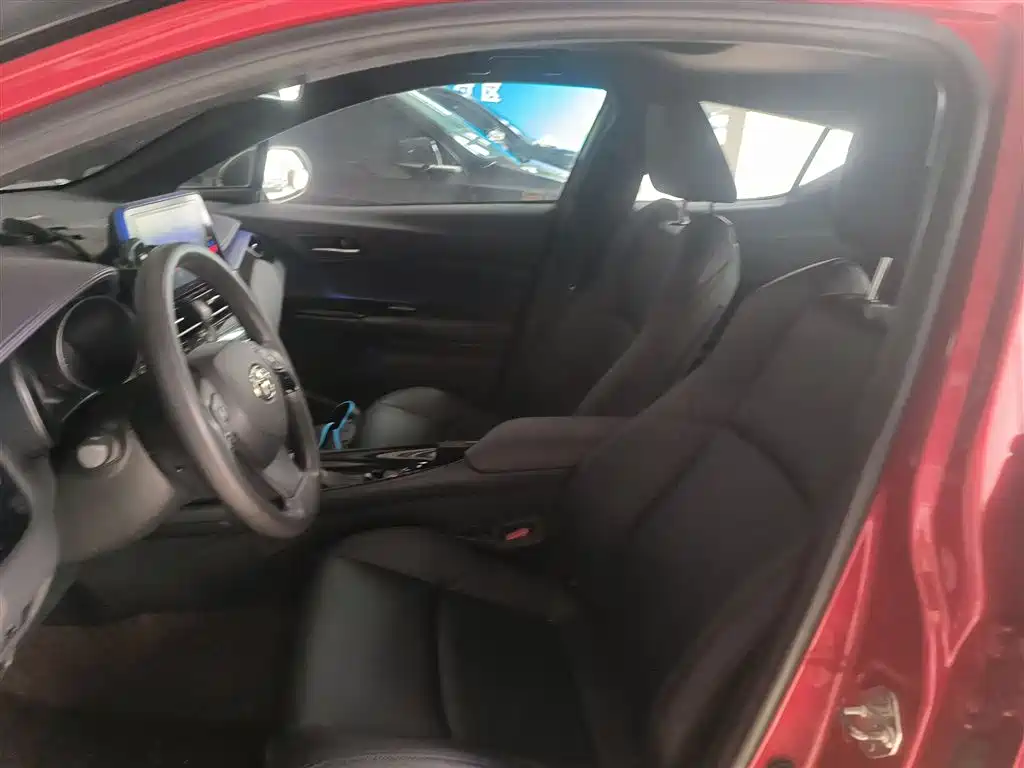 Toyota C-HR 2020 Model 2.0L Leading фото 11