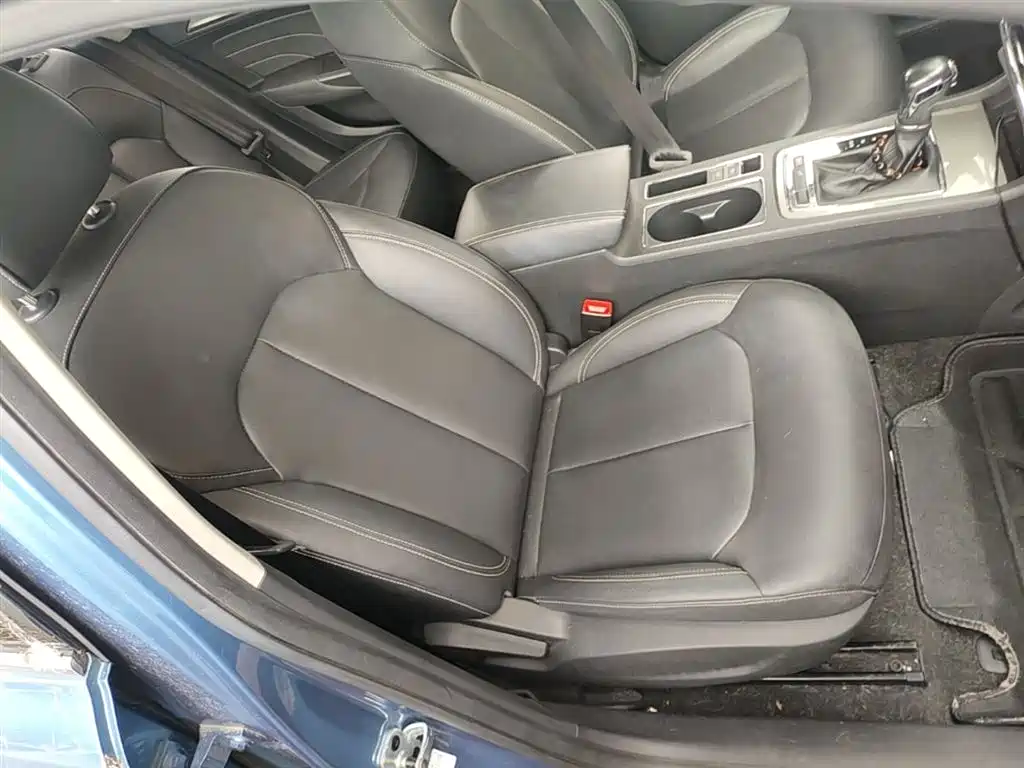 Roewe i6 2020 2020 PLUS 1.6L CVT 4G Connected Glory Flagship Edition