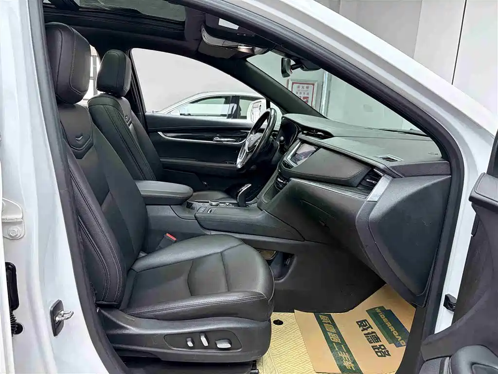 CADILLAC XT5