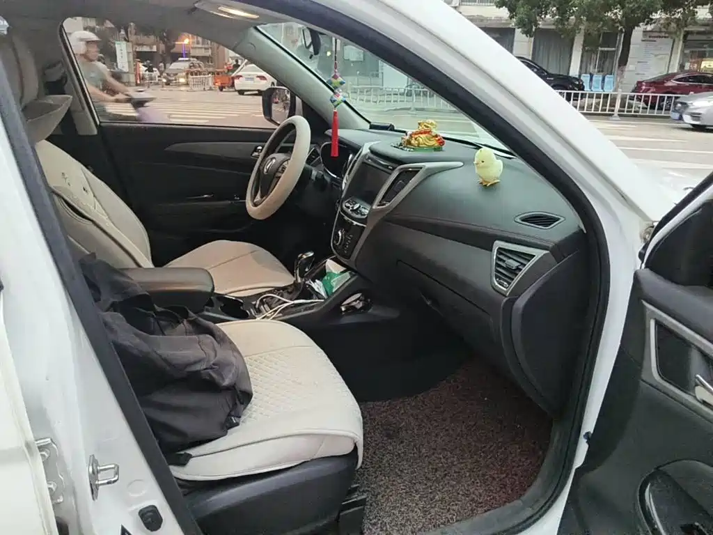 Photo 10 - Changan CS75