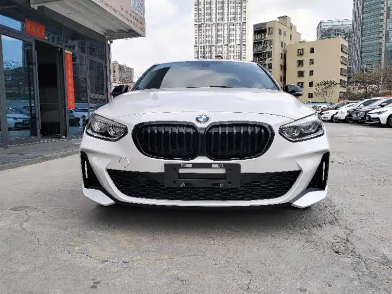 BMW 1 Series 2022 120i M Sport Shadow Edition фото 2