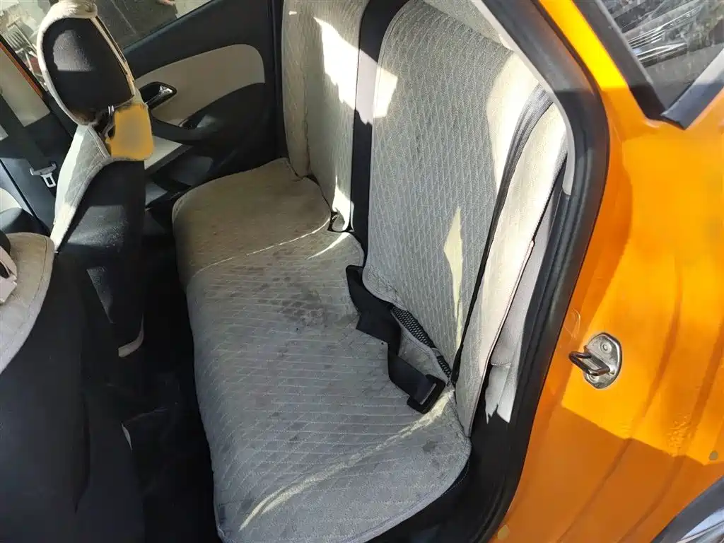 Volkswagen Polo 2012 1.6L Cross Polo MT фото 15