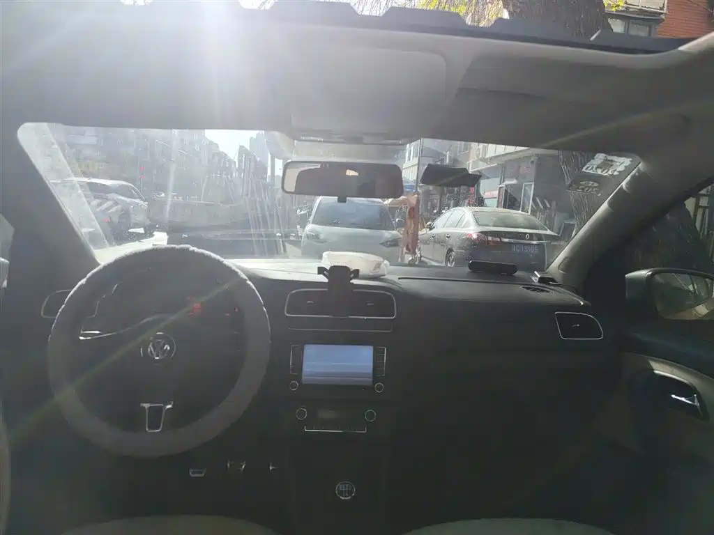 Volkswagen Polo 2012 1.6L Cross Polo MT фото 13