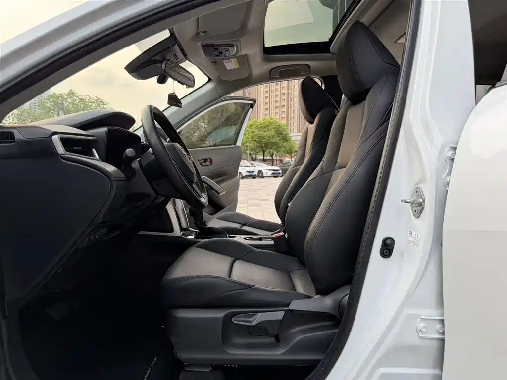 Toyota Frontlander 2023 2.0L CVT Leading Edition фото 10