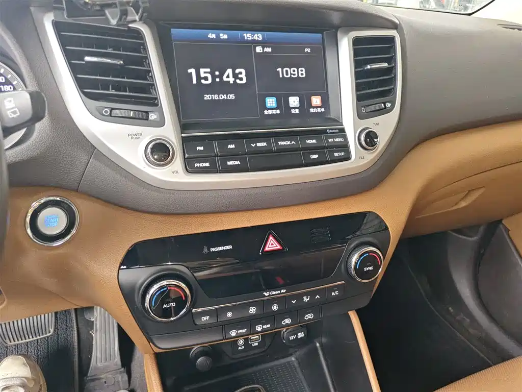 Hyundai Tucson 2015 1.6T Dual Clutch 2WD Leading фото 13