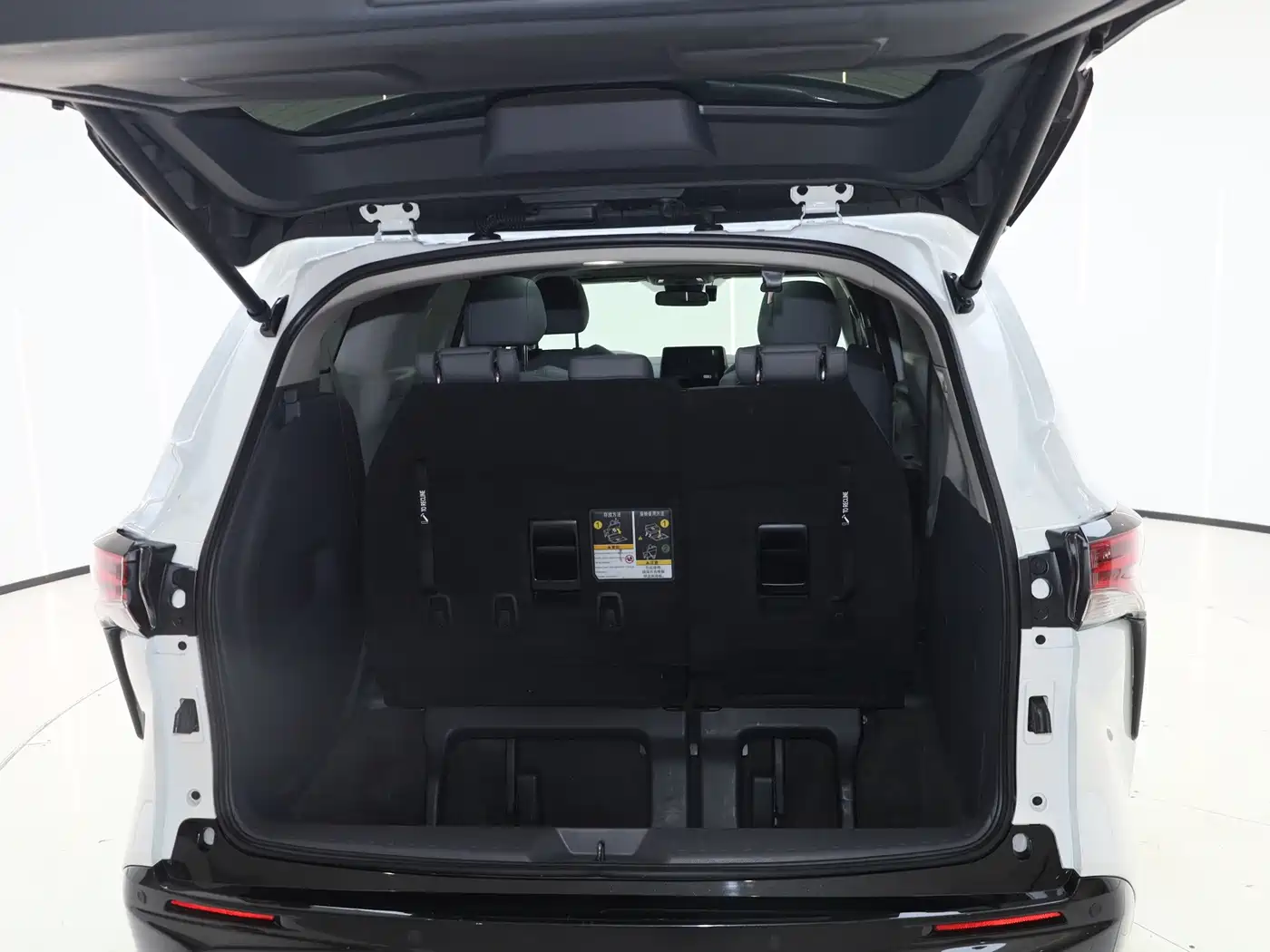 Toyota Granvia 2024 2023 2.5L Hybrid Luxury Edition