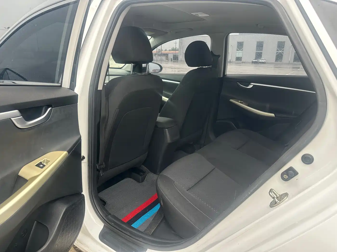Hyundai Elantra 2017 1.6L Manual GLS Value Edition фото 6