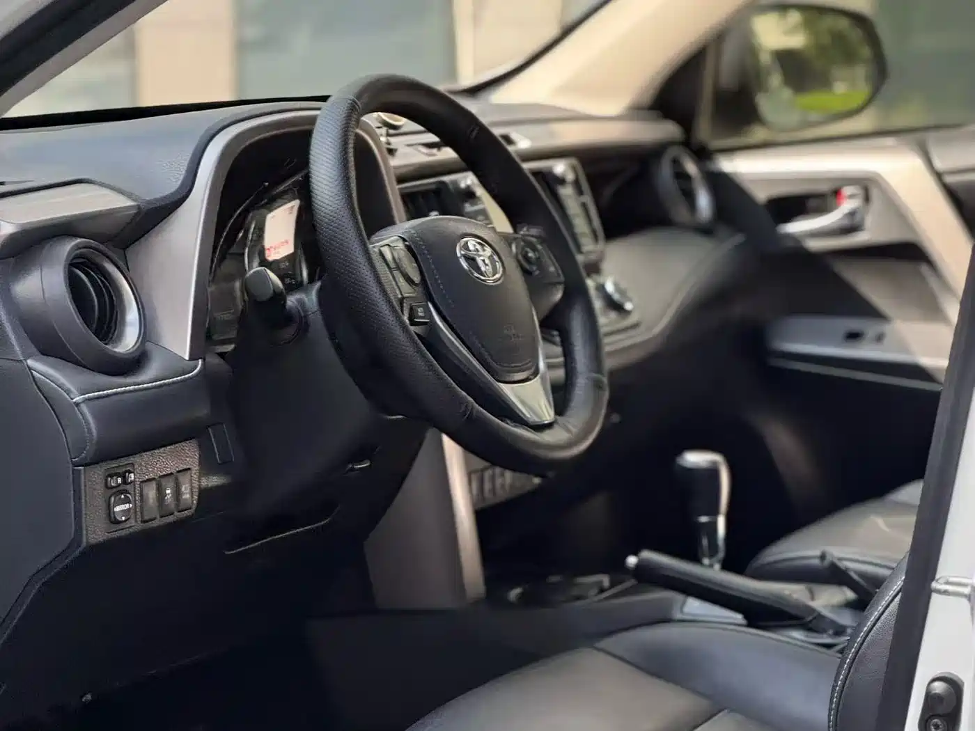 Toyota RAV4 Rongfang 2016 2.0L CVT 2WD Smart (China V) фото 5