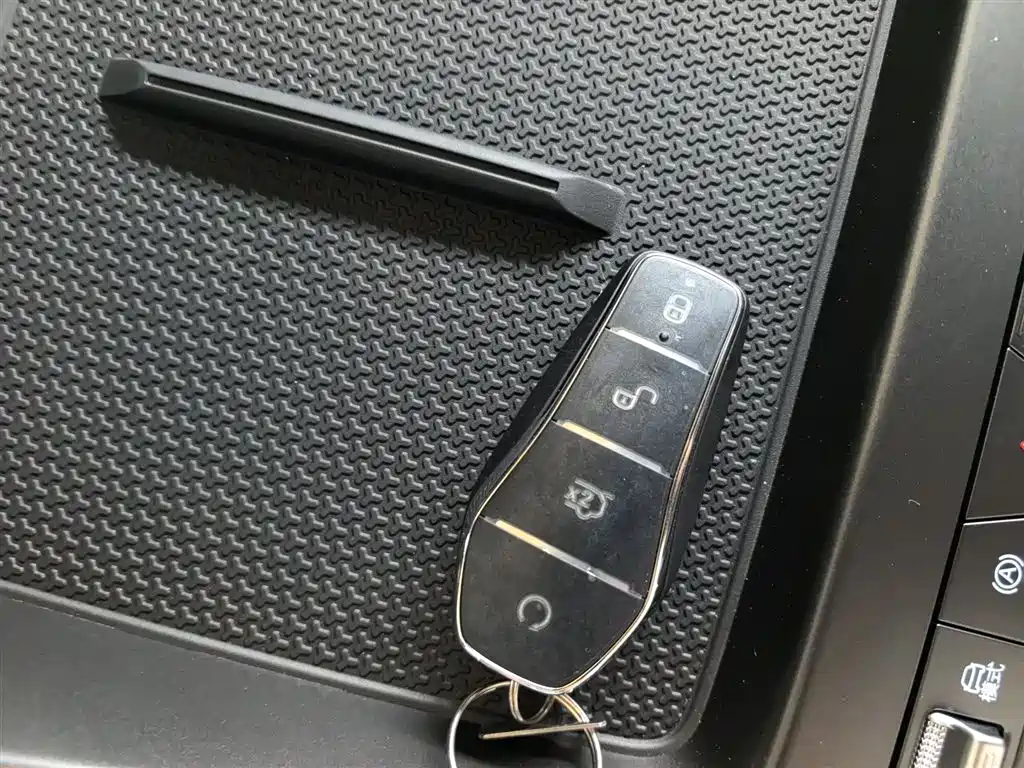 BYD Qin PLUS 2026 DM-i Smart Edition 128KM Progressive фото 9