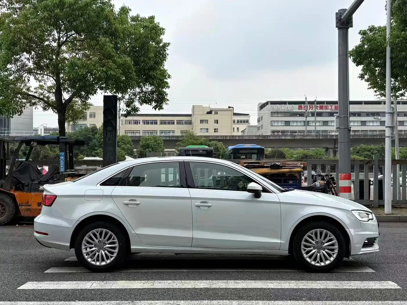 Audi A3 2016 Limousine 35 TFSI Leadership фото 4