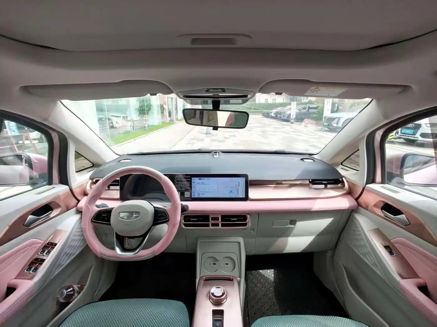 Фото 9 - Geely Geometry E Firefly