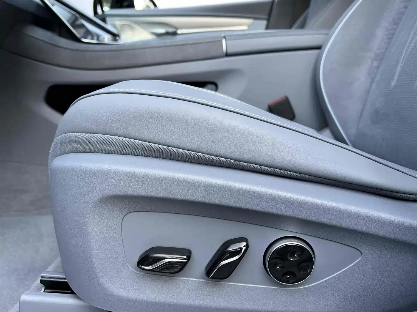 Voyah Auto VOYAH Zhuiguang 2023 4WD Flagship Edition фото 18