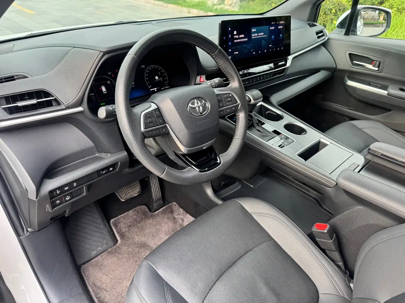 Фото 8 - Toyota Sienna