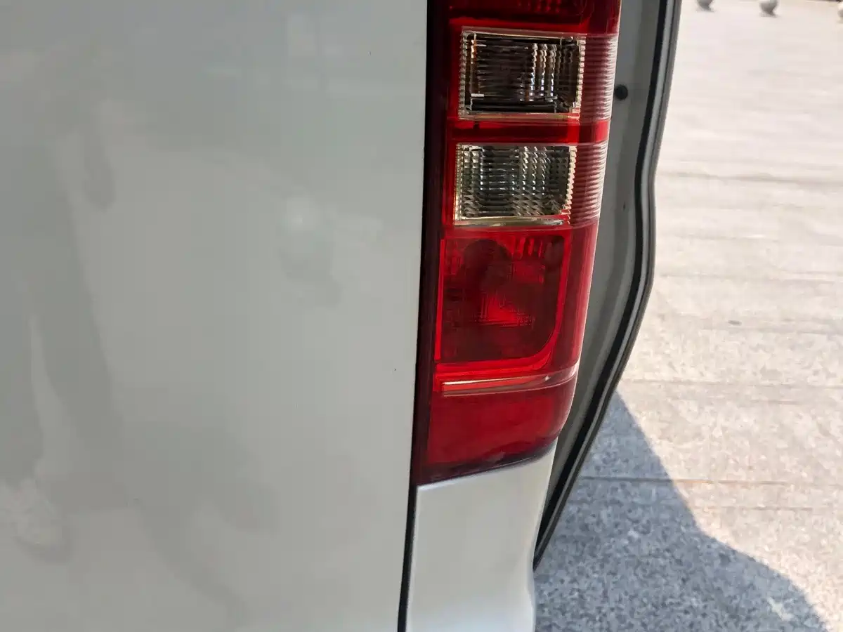 JAC Refine M3 2016 2016 IKEA Edition 1.6L Luxury