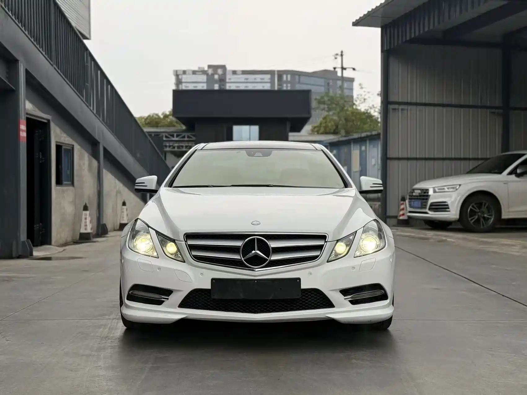 Фото 2 - Mercedes-Benz E-Class (Import)