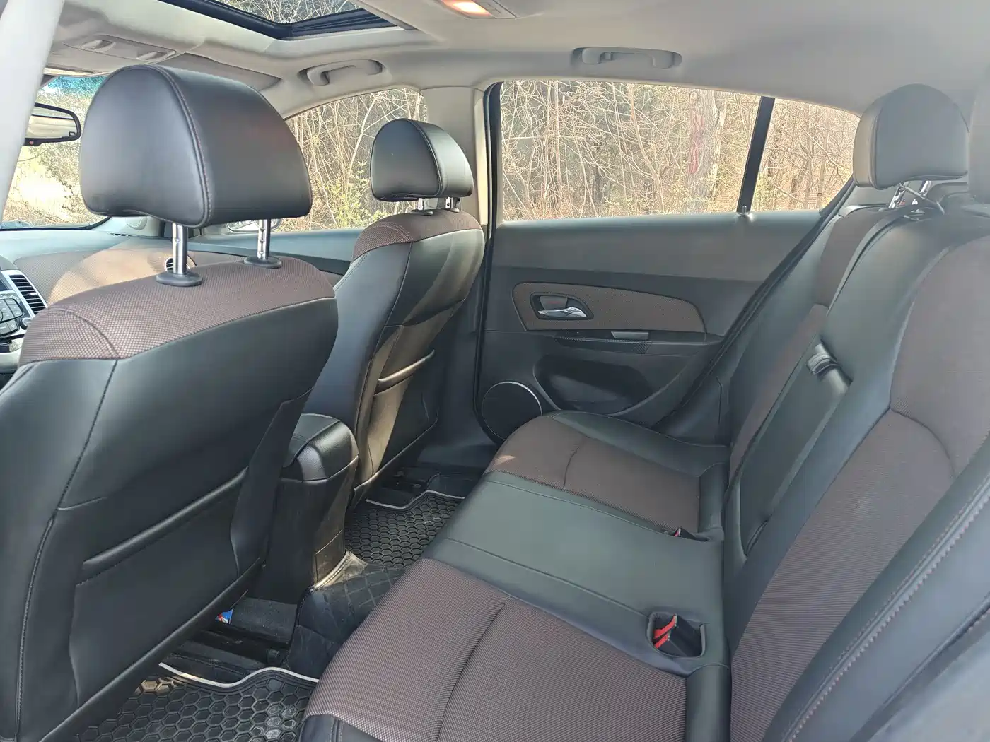 Chevrolet Cruze 2013 Hatchback 1.6L Manual Luxury фото 7
