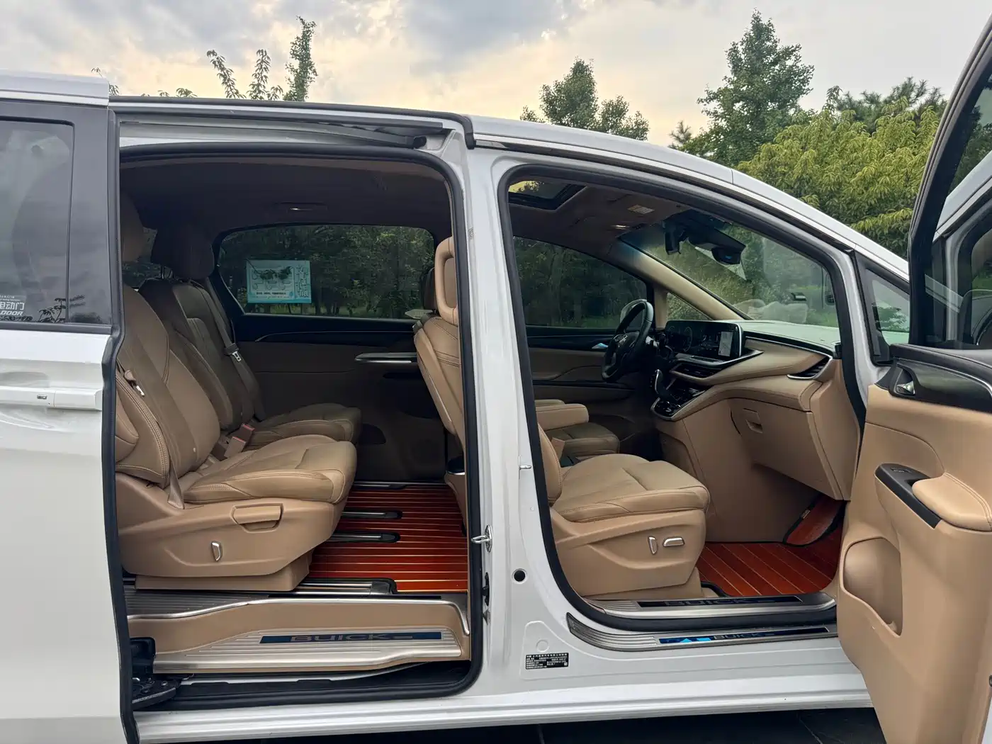 Фото 23 - Buick GL8