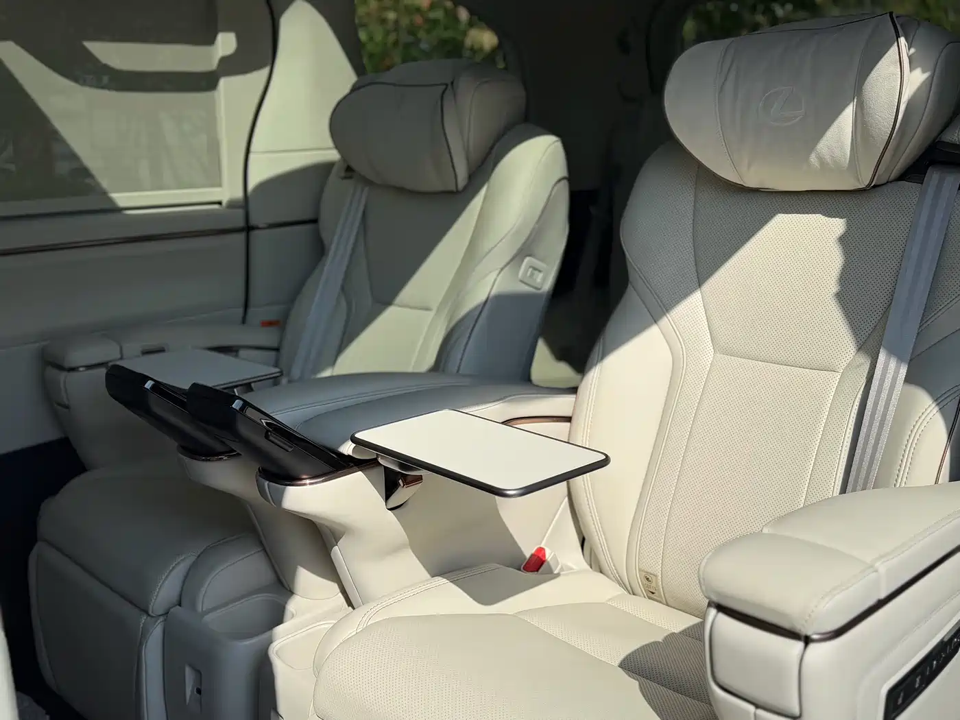 Lexus LM 2024 2023 500h 6-Seater Prestige Edition