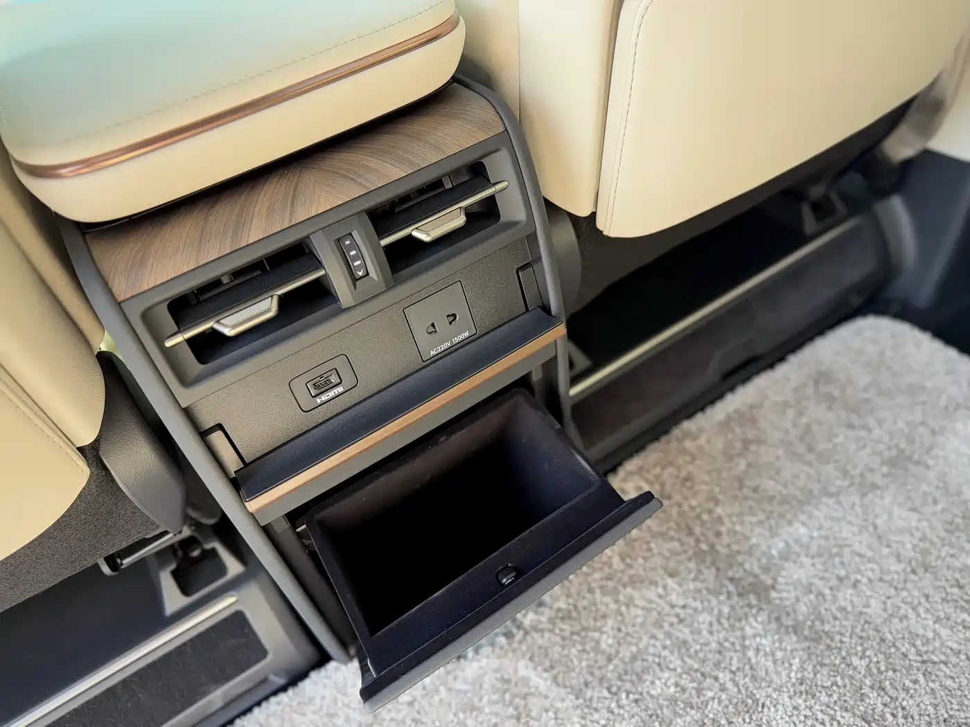 Lexus LM 2024 2023 500h 6-Seater Prestige Edition
