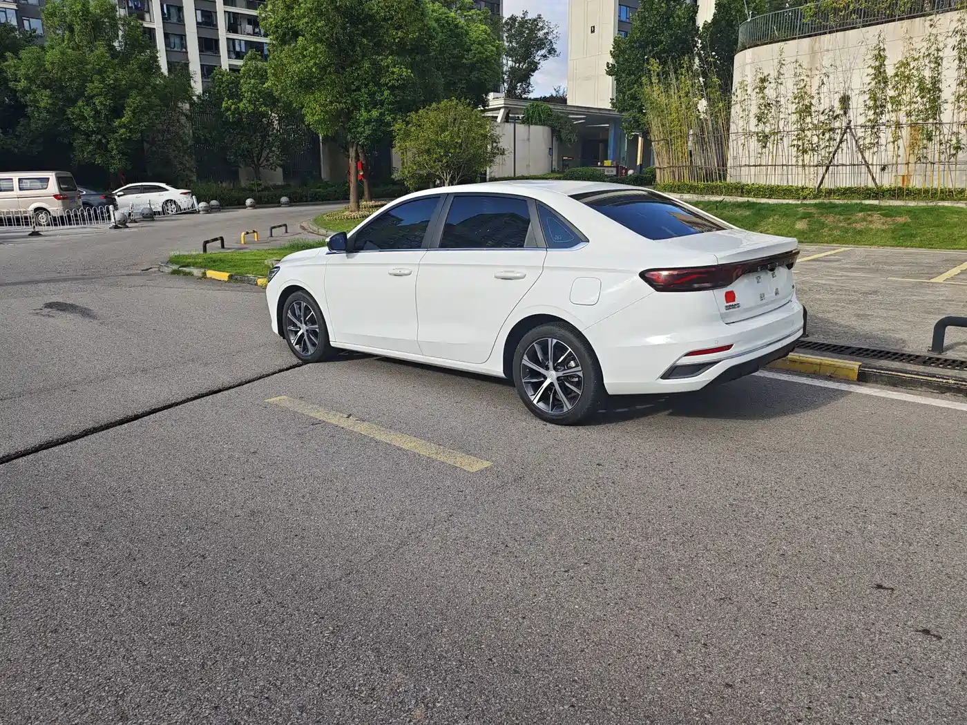 Фото 5 - Geely Emgrand