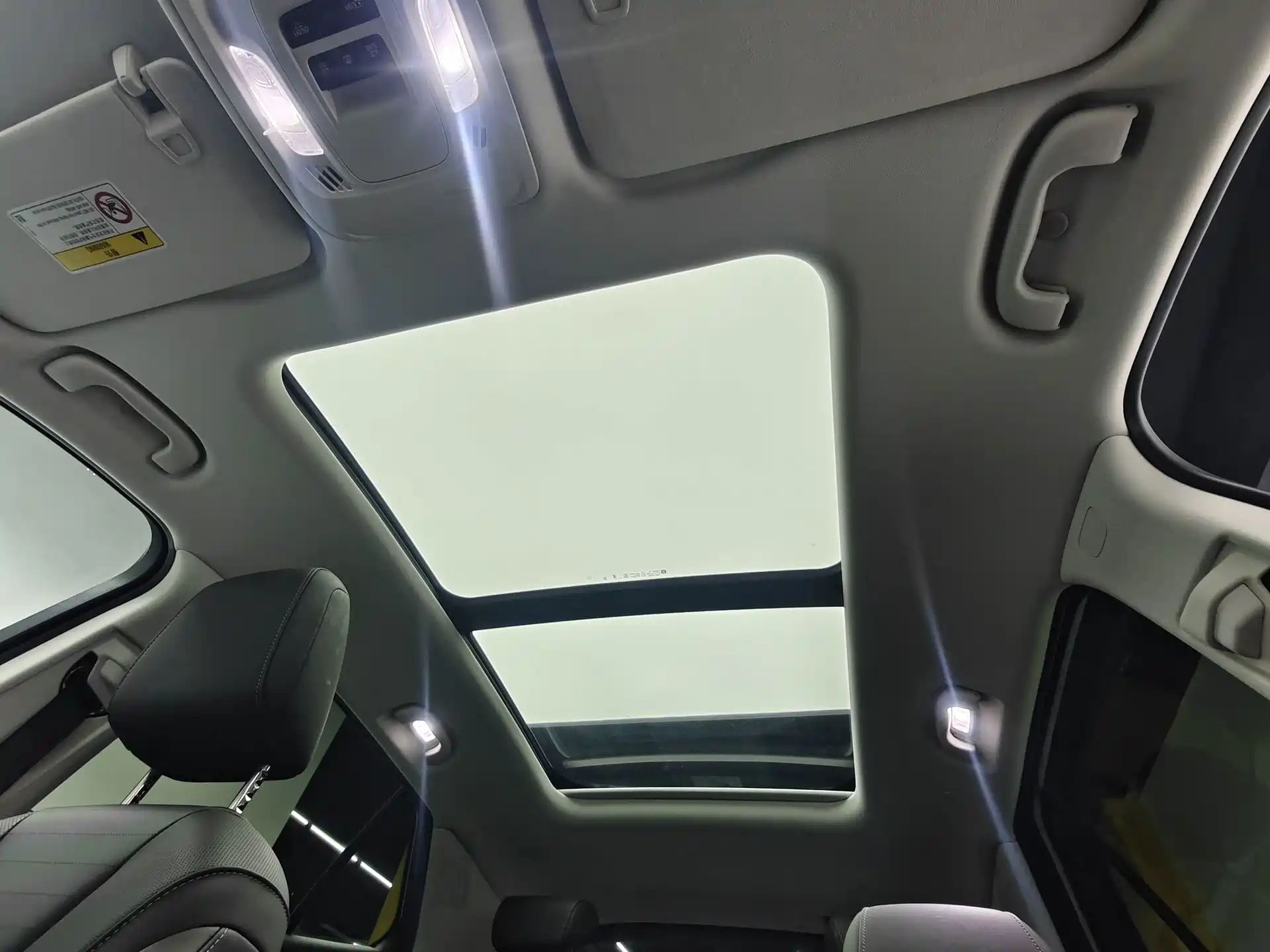 Photo 11 - Buick Envision S