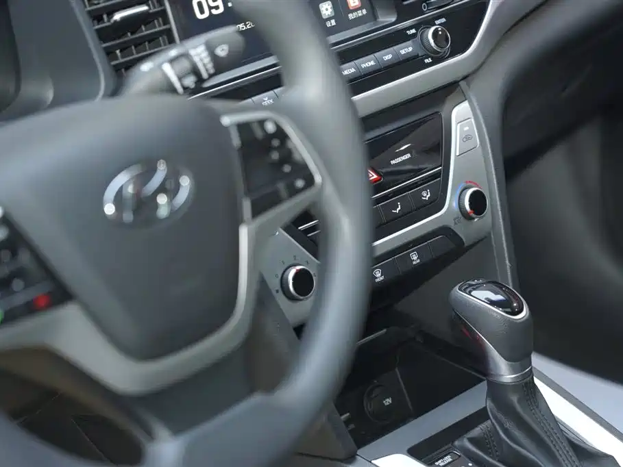 Hyundai Elantra 2016 Model 1.6L Automatic Smart Elite фото 11