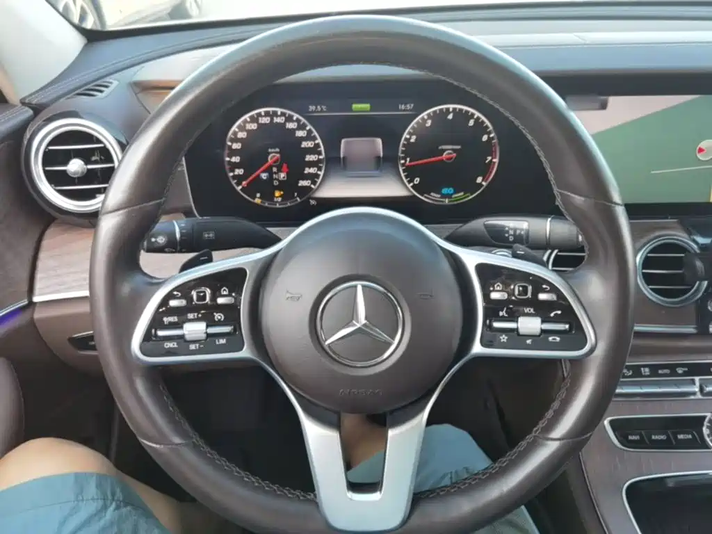 Photo 11 - Mercedes-Benz E-Class