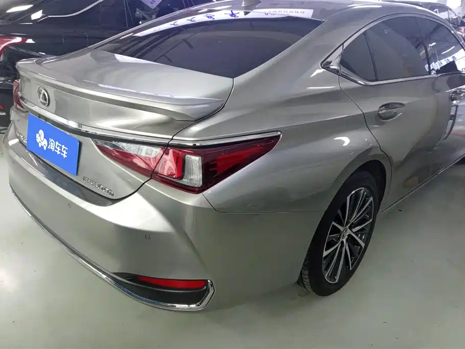 Lexus ES 2022 300h Ultimate Edition фото 3