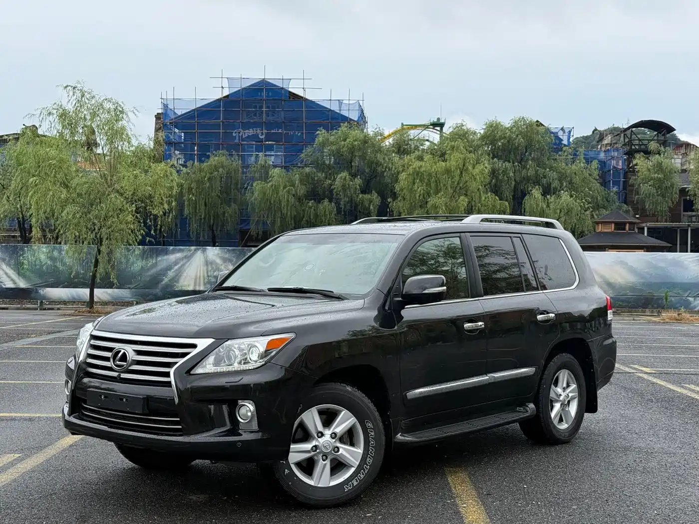 Фото 1 - Lexus LX
