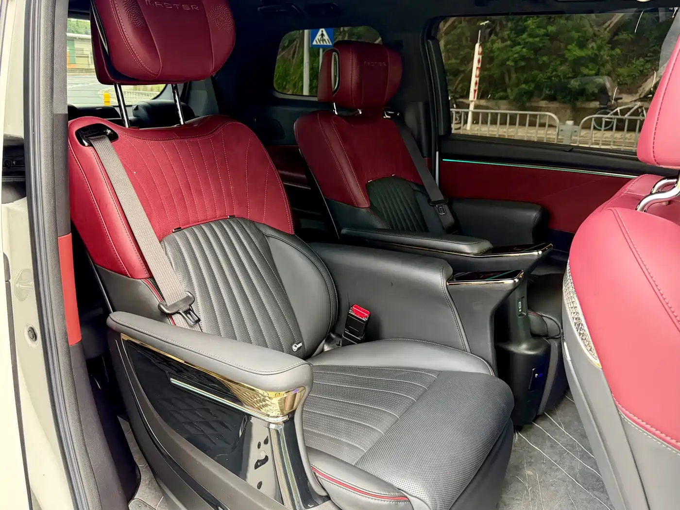 GAC Trumpchi Trumpchi M8 2023 Model Master Series Hybrid Royal Edition фото 11