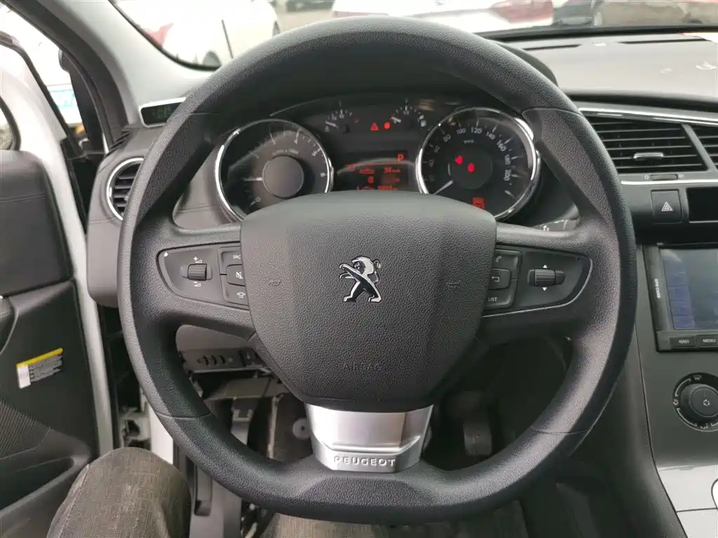 Peugeot 3008 2016 2.0L Automatic Classic Edition фото 7