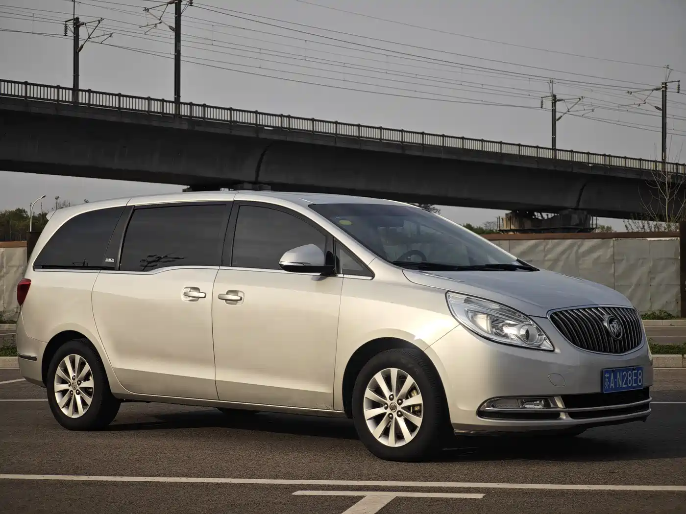 Buick GL8 2014 2.4L CT Luxury Business Comfort фото 3
