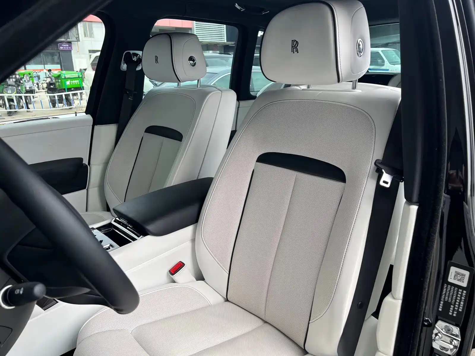 Фото 10 - Rolls-Royce Cullinan