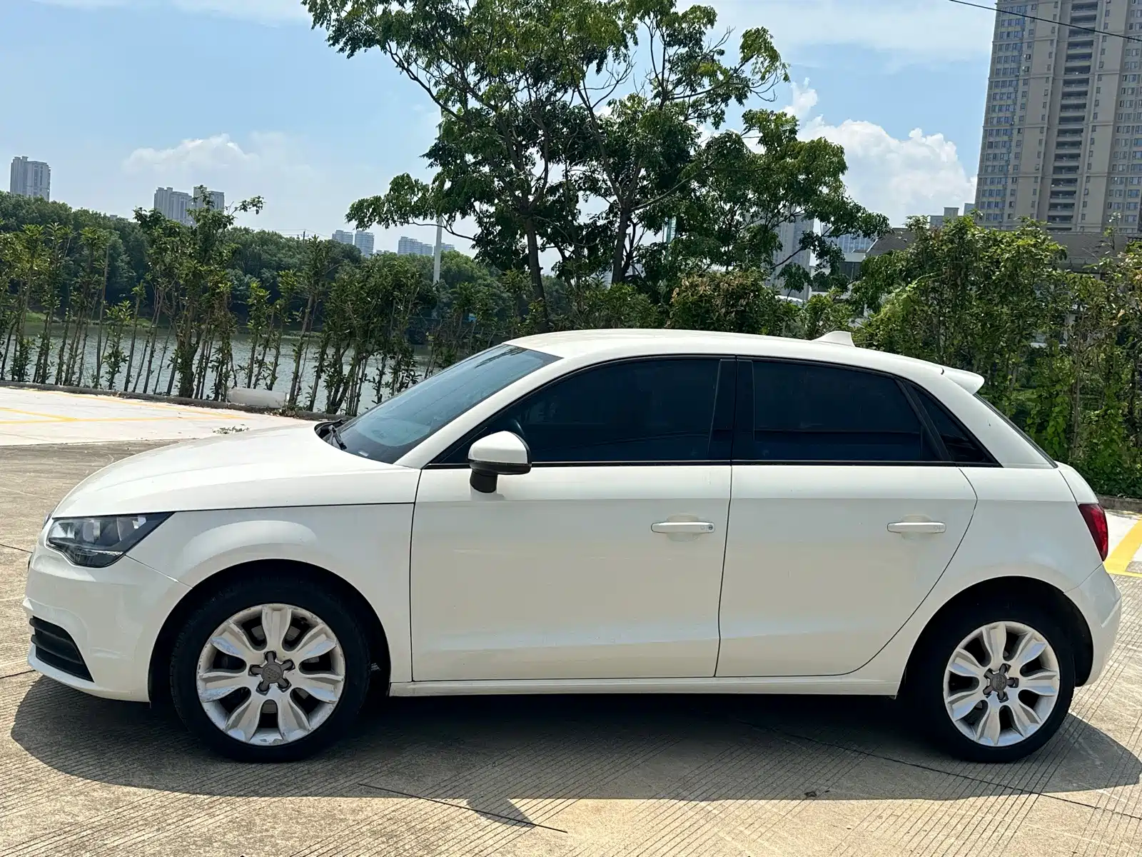 Фото 8 - Audi A1