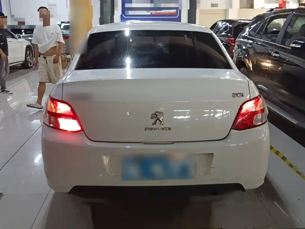 Peugeot 301 2015 2014 1.6L Manual Comfort Edition