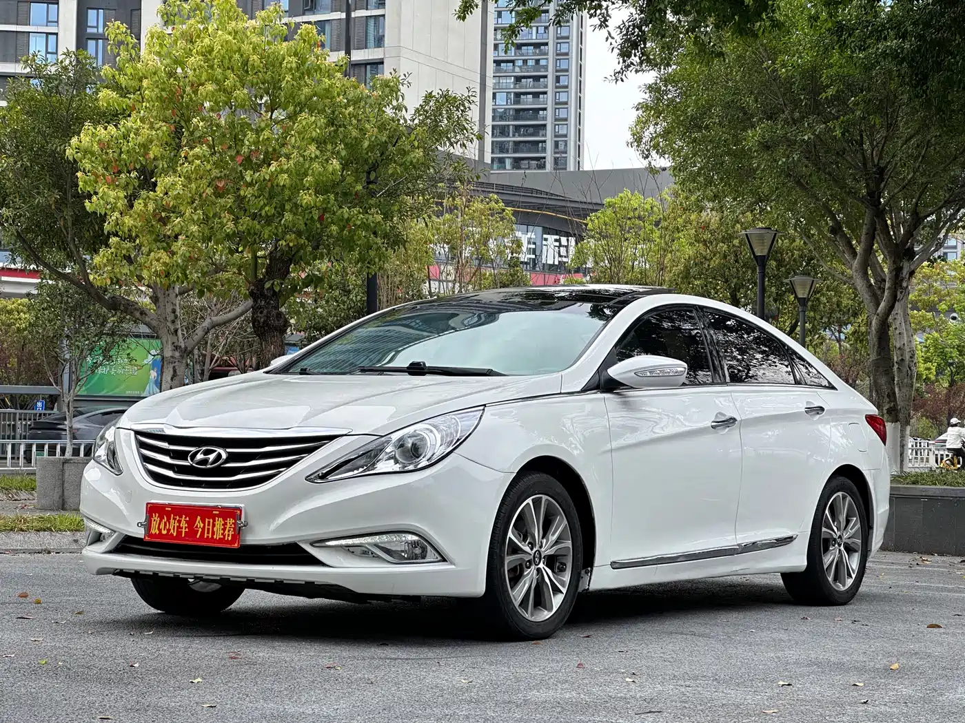 Hyundai Sonata 2014 2.0L Automatic Premium Edition фото 3