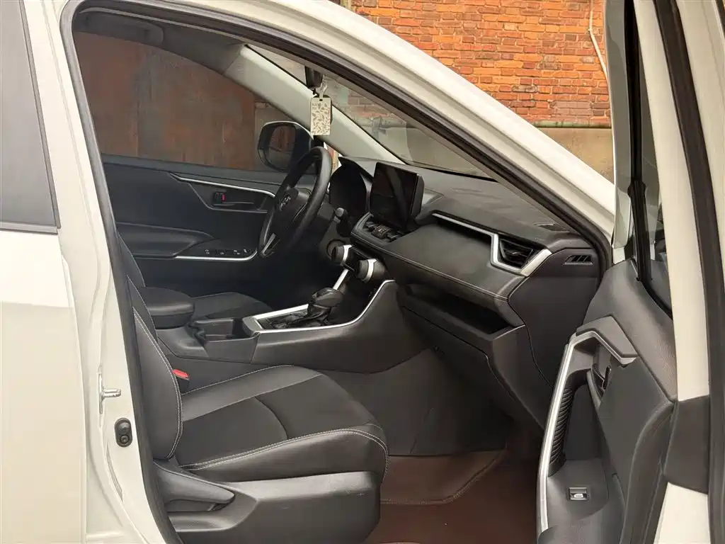 Toyota RAV4 Rongfang 2023 2.0L CVT 2WD Urban Edition фото 15