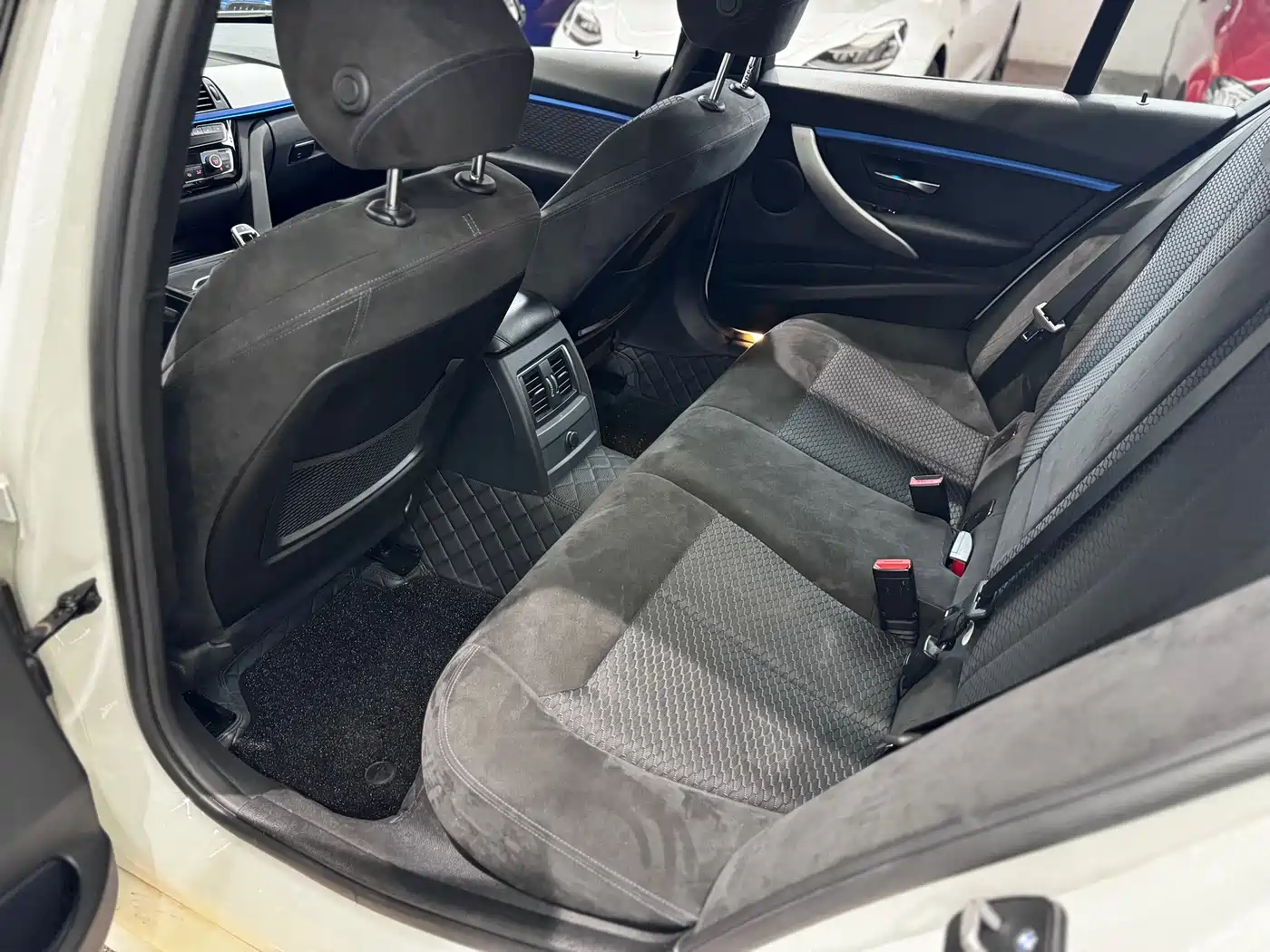 BMW 3 Series 2018 320i M Sport Package фото 25